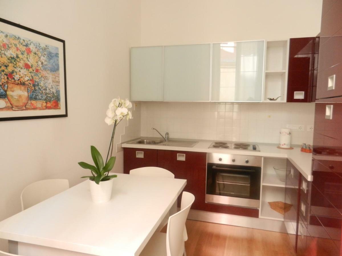Central Guesthouse Ла-Спеція Екстер'єр фото