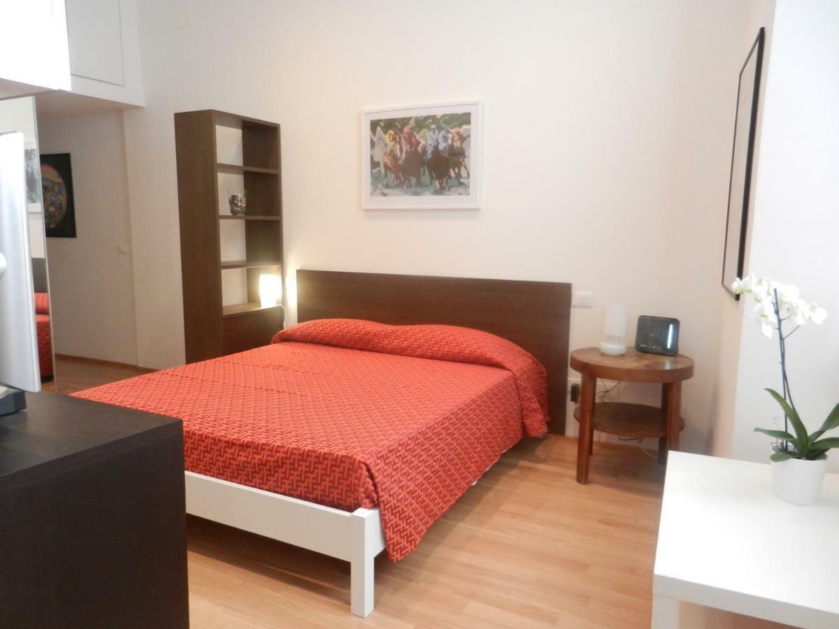 Central Guesthouse Ла-Спеція Екстер'єр фото