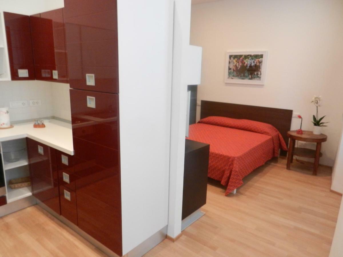 Central Guesthouse Ла-Спеція Екстер'єр фото
