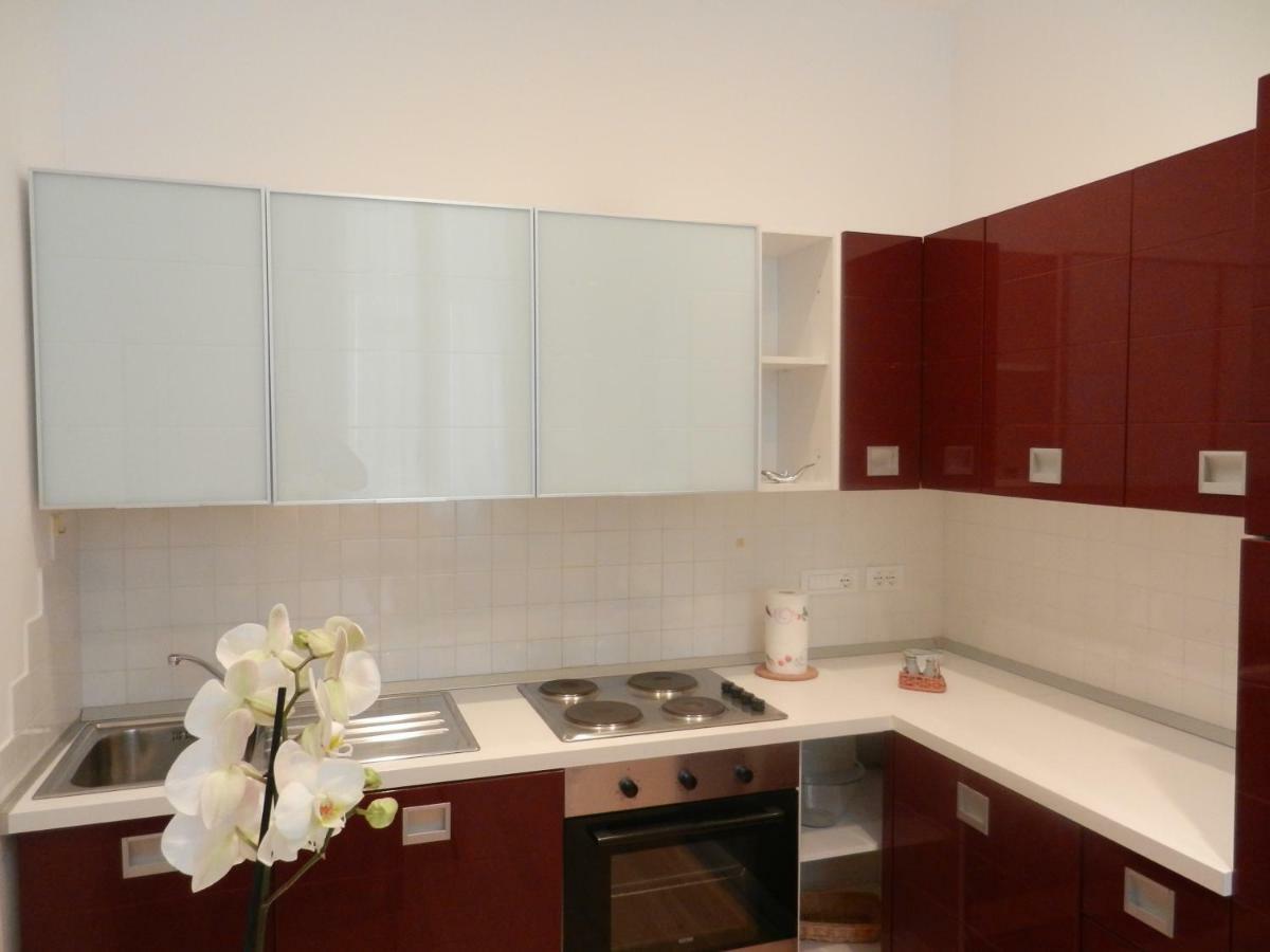 Central Guesthouse Ла-Спеція Екстер'єр фото